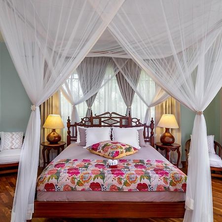 Ewange - A Casa Mia Bed & Breakfast Kampala Bagian luar foto