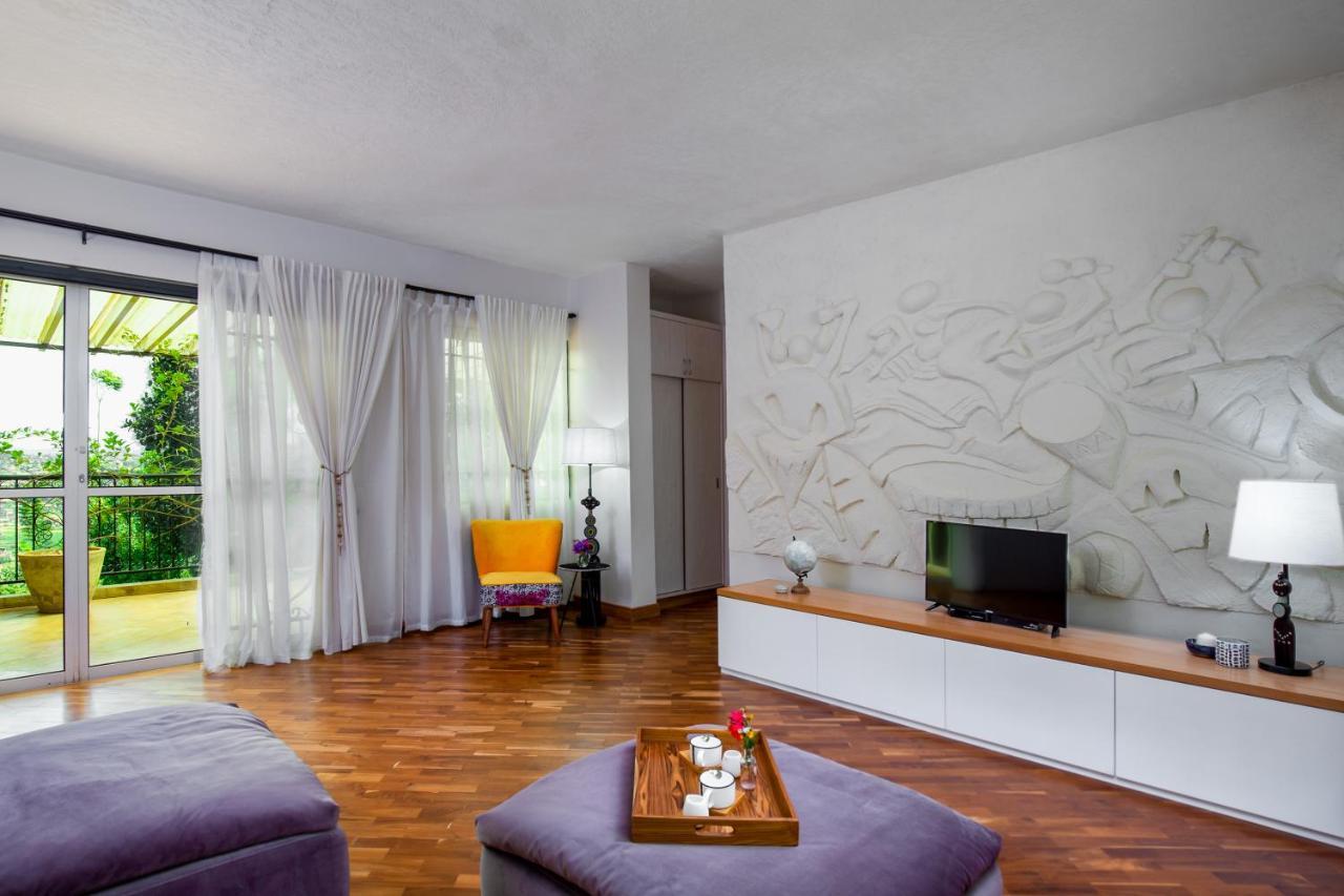 Ewange - A Casa Mia Bed & Breakfast Kampala Bagian luar foto