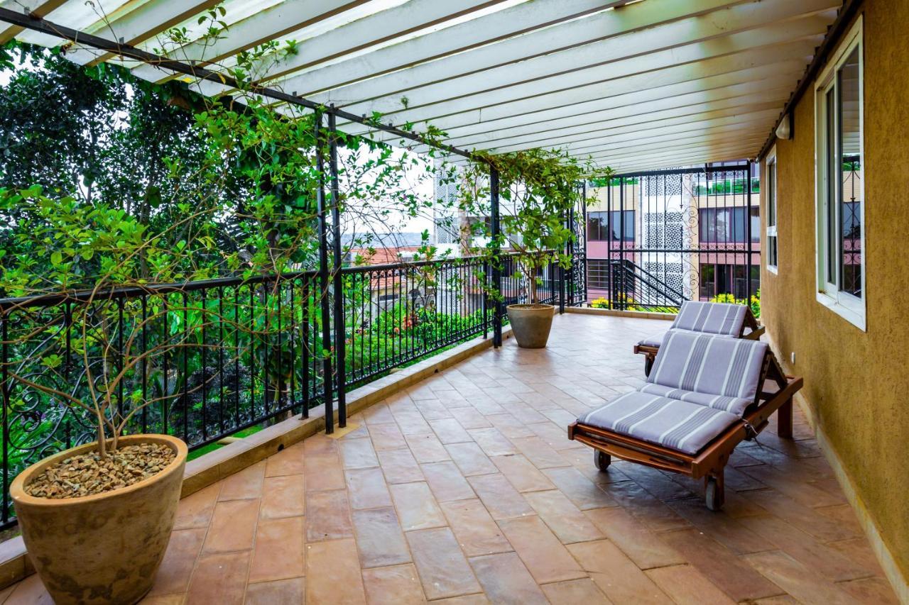 Ewange - A Casa Mia Bed & Breakfast Kampala Bagian luar foto