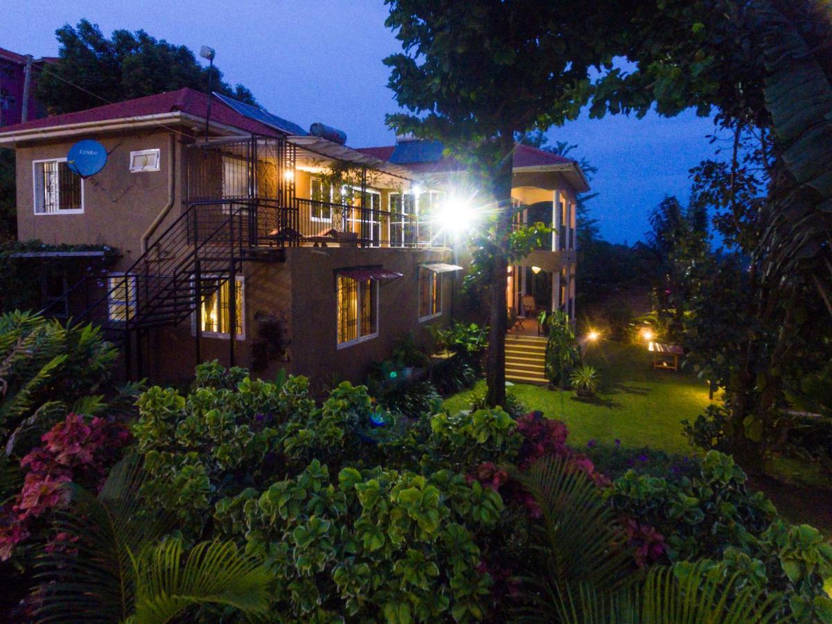 Ewange - A Casa Mia Bed & Breakfast Kampala Bagian luar foto