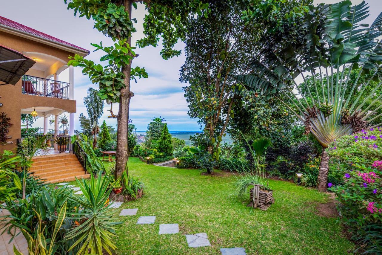 Ewange - A Casa Mia Bed & Breakfast Kampala Bagian luar foto