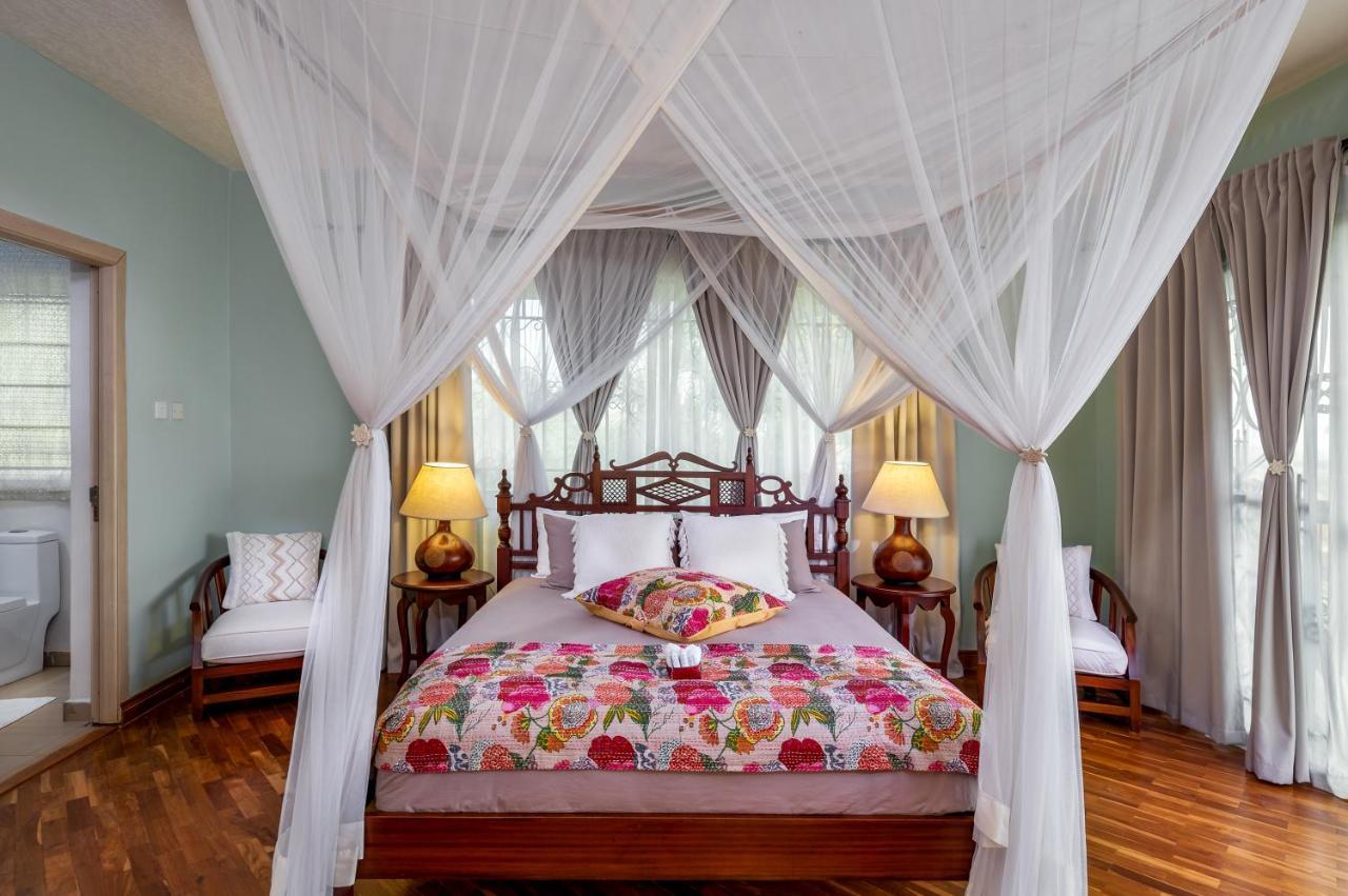 Ewange - A Casa Mia Bed & Breakfast Kampala Bagian luar foto