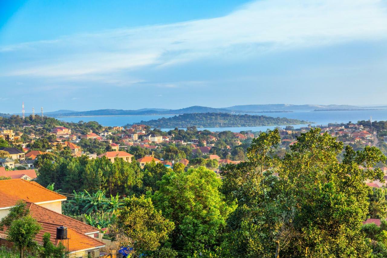 Ewange - A Casa Mia Bed & Breakfast Kampala Bagian luar foto